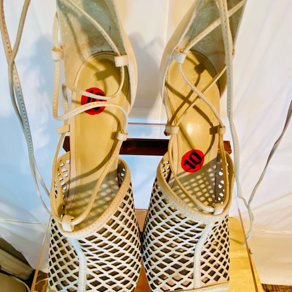 Vince Camuto Cream Heels with Woven Pattern - Picture 13 of 14